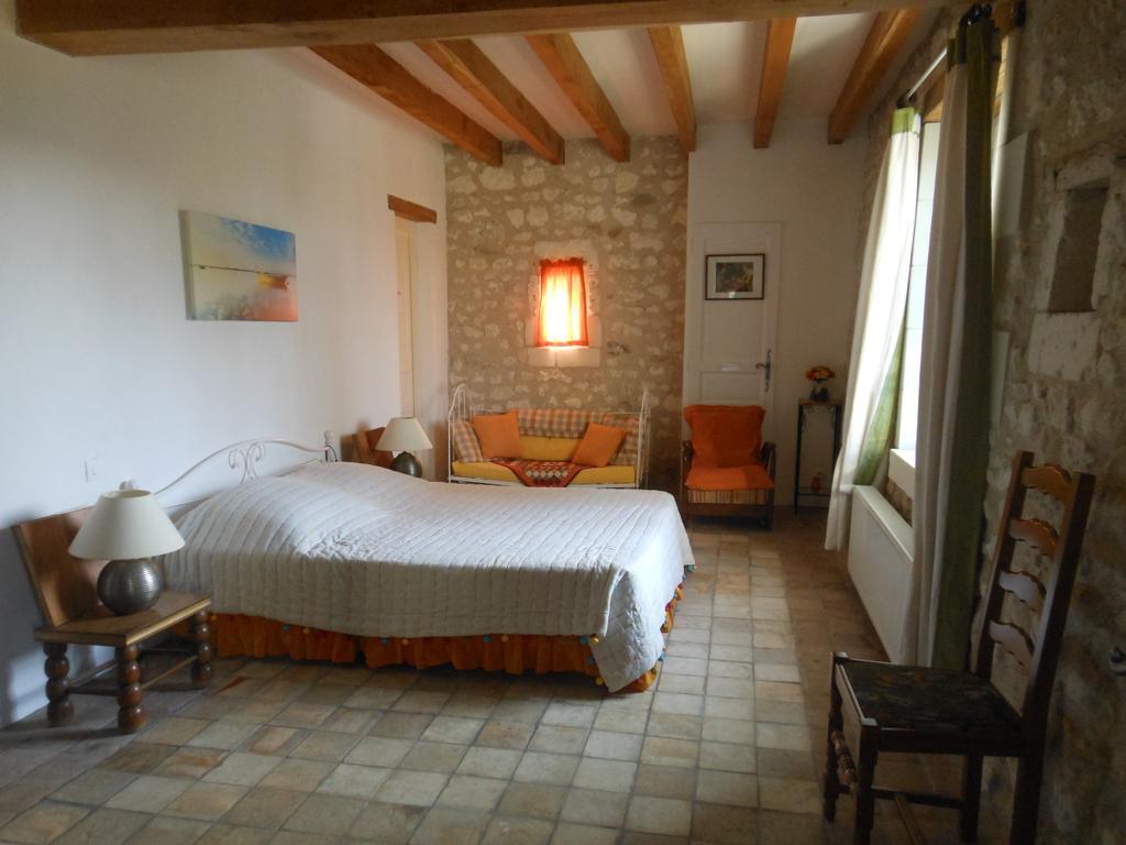 Aparthotel Manoir De La Rousselliere Loches Zimmer foto