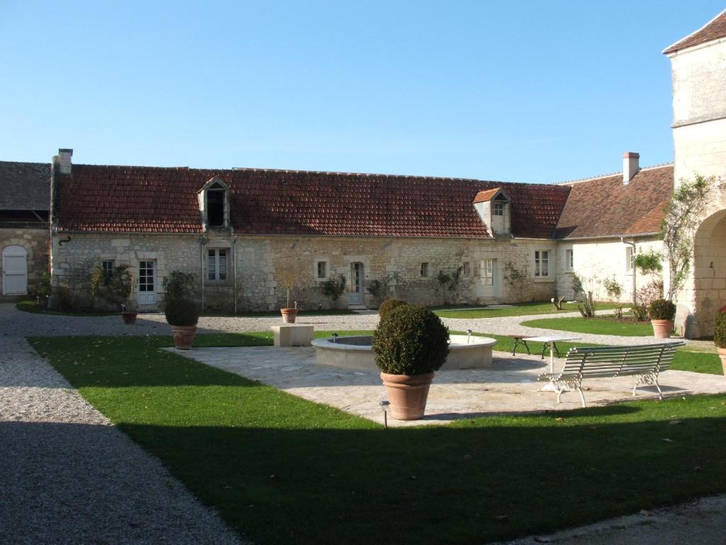 Aparthotel Manoir De La Rousselliere Loches Zimmer foto