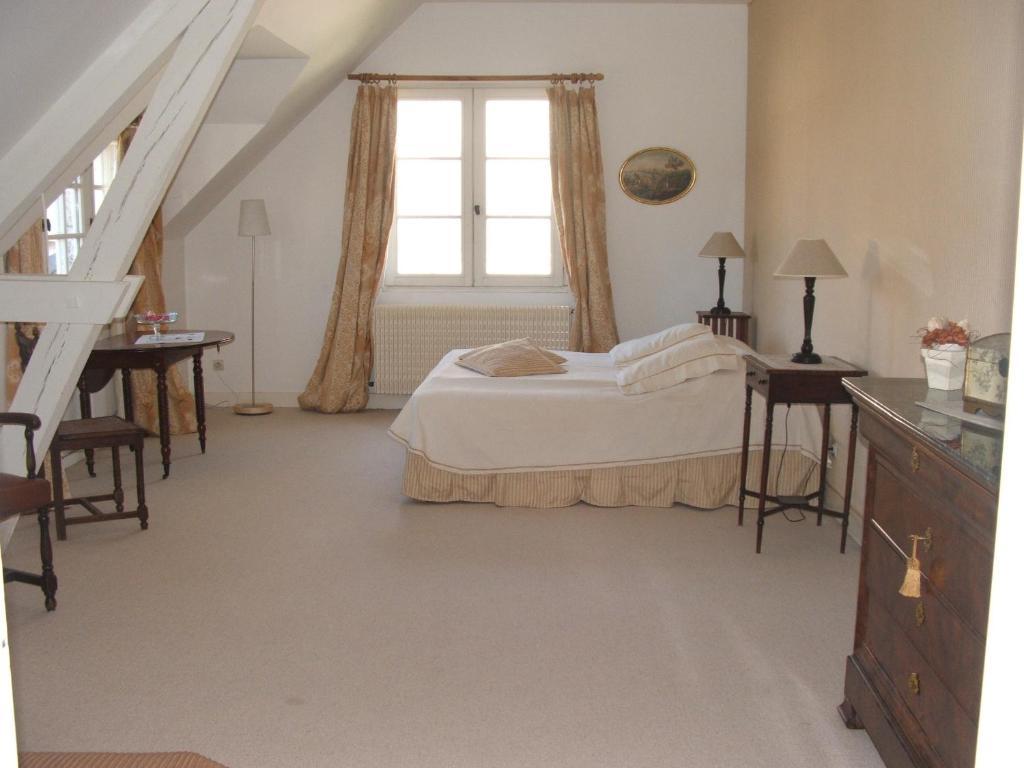 Aparthotel Manoir De La Rousselliere Loches Exterior foto